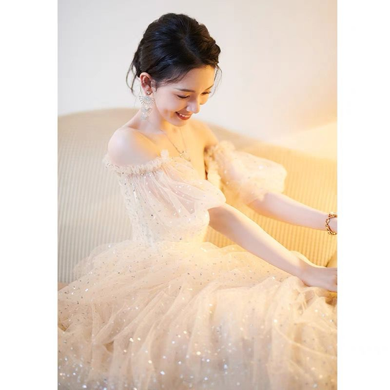 Áo Cưới Đính Kim Sa Lấp Lánh Sang Trọng Cho Cô Dâu