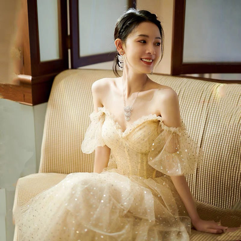 Áo Cưới Đính Kim Sa Lấp Lánh Sang Trọng Cho Cô Dâu