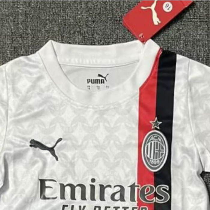 Phụ Kiện Chuyên Dụng Cho Xe Hơi 23 / 24 r. 23 Le O pulisic ac milan Bộ Quần Áo Bóng Đá Sân Khách Màu Trắng Cho Bé