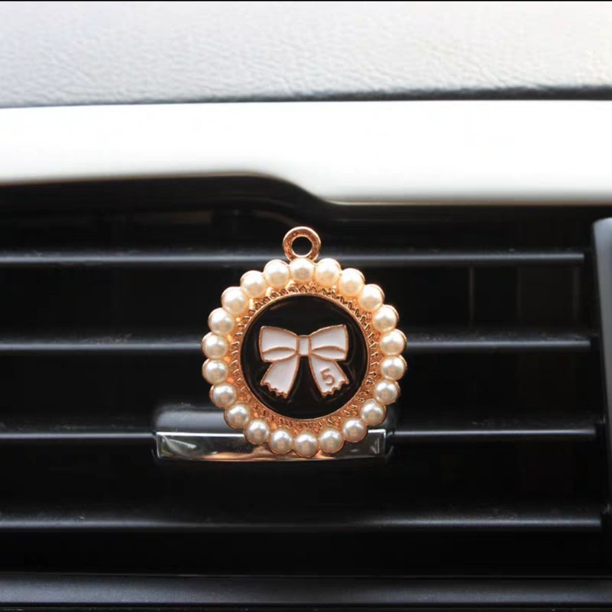 Sáp Thơm Oto Cài Cửa Gió Tạo Hình Dễ Thương Cho Phái Nữ