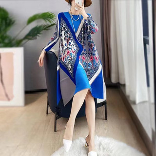 Miyake Xếp Ly 2025 Phong Cách Mới Trạm Châu Âu Thời Trang Màu Sắc Tương Phản Ba Phần Tư Tay Retro Sang Trọng Kiểm Tra Kích Thước Lớn Ôm Hơn Nhìn Đầm