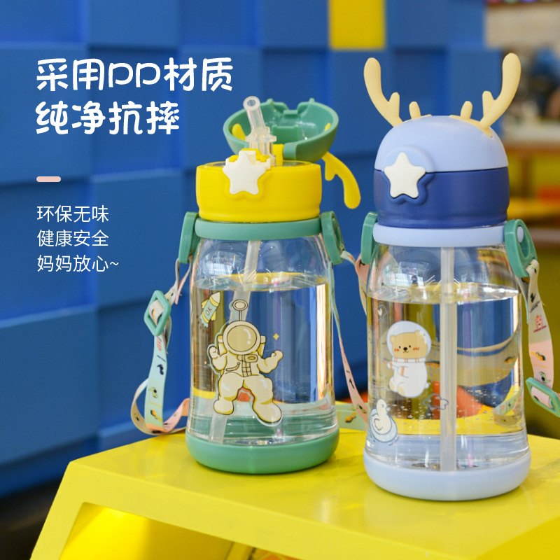 TinyLand Cốc Nước Dung Tích Lớn Mùa Hè Mẫu Giáo Hình Nhung Cốc Nhựa Có Ống Hút Cho Trẻ Em