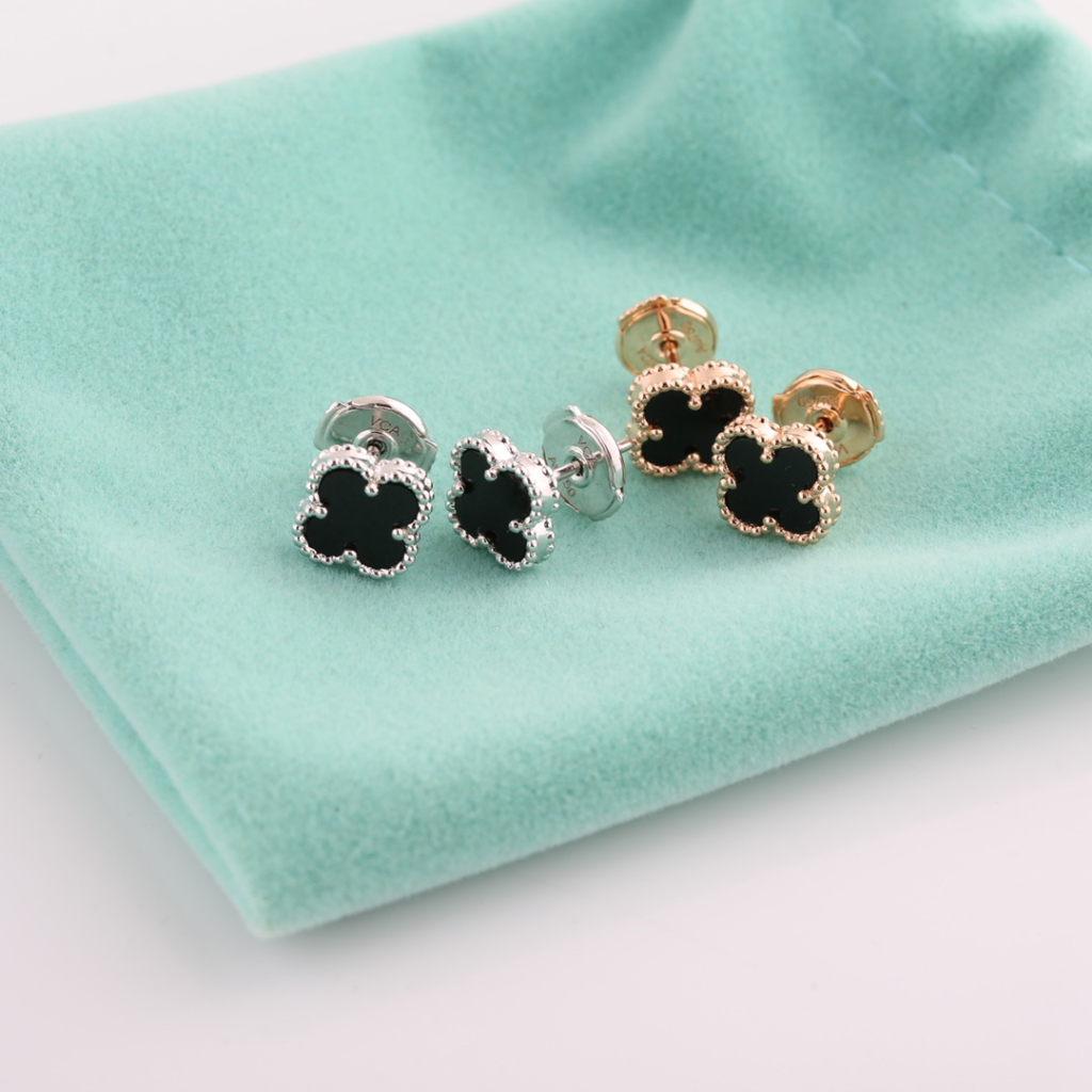 Thời Trang Bông Tai Mạ Vàng 18k Hình Cỏ Bốn Lá Xinh Xắn Cho Nữ