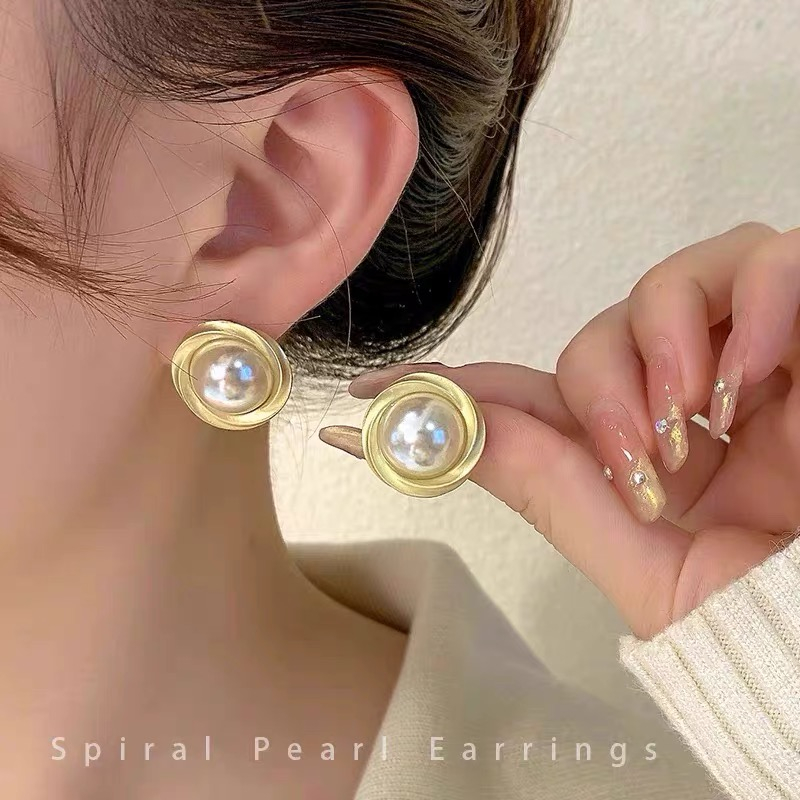 Bông Tai Hợp Kim Màu Vàng Thiết Kế Đơn Giản Thời Trang Cao Cấp