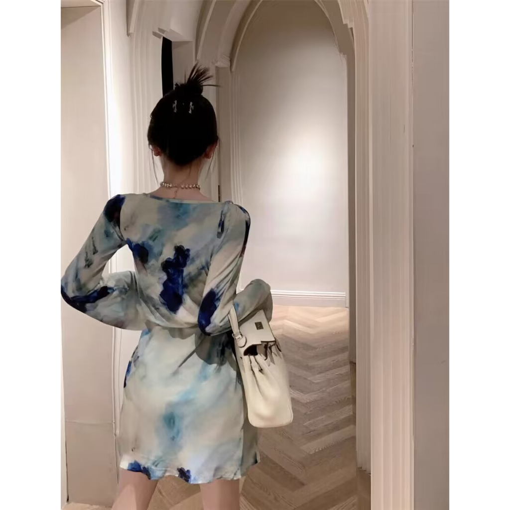 Blackpink Jisoo Đầm Tay Dài Hoạ Tiết Hoa In Thiết Kế Khoét Vai Quyến Rũ