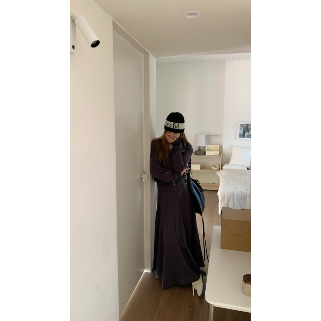 「MOTEL7」Set Áo Nỉ Dài Tay Có Mũ + Chân Váy Lưng Cao Thời Trang Nữ