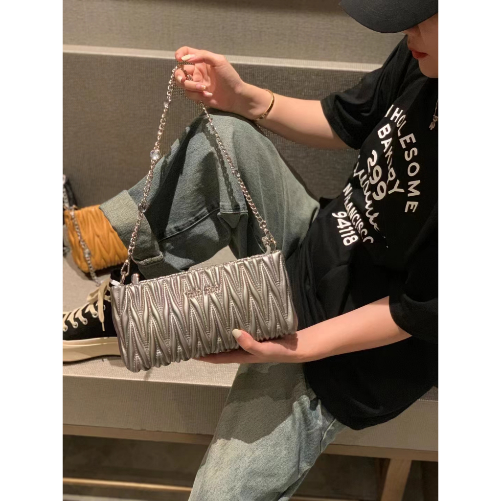 Túi Xách Đeo Vai Bằng Da Bò Mềm Mại Xếp Ly Đính Hạt Kim Cương Thời Trang Dành Cho Nữ sh777777-8518