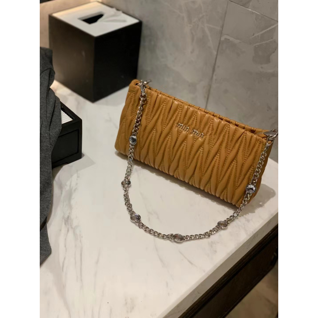 Túi Xách Đeo Vai Bằng Da Bò Mềm Mại Xếp Ly Đính Hạt Kim Cương Thời Trang Dành Cho Nữ sh777777-8518