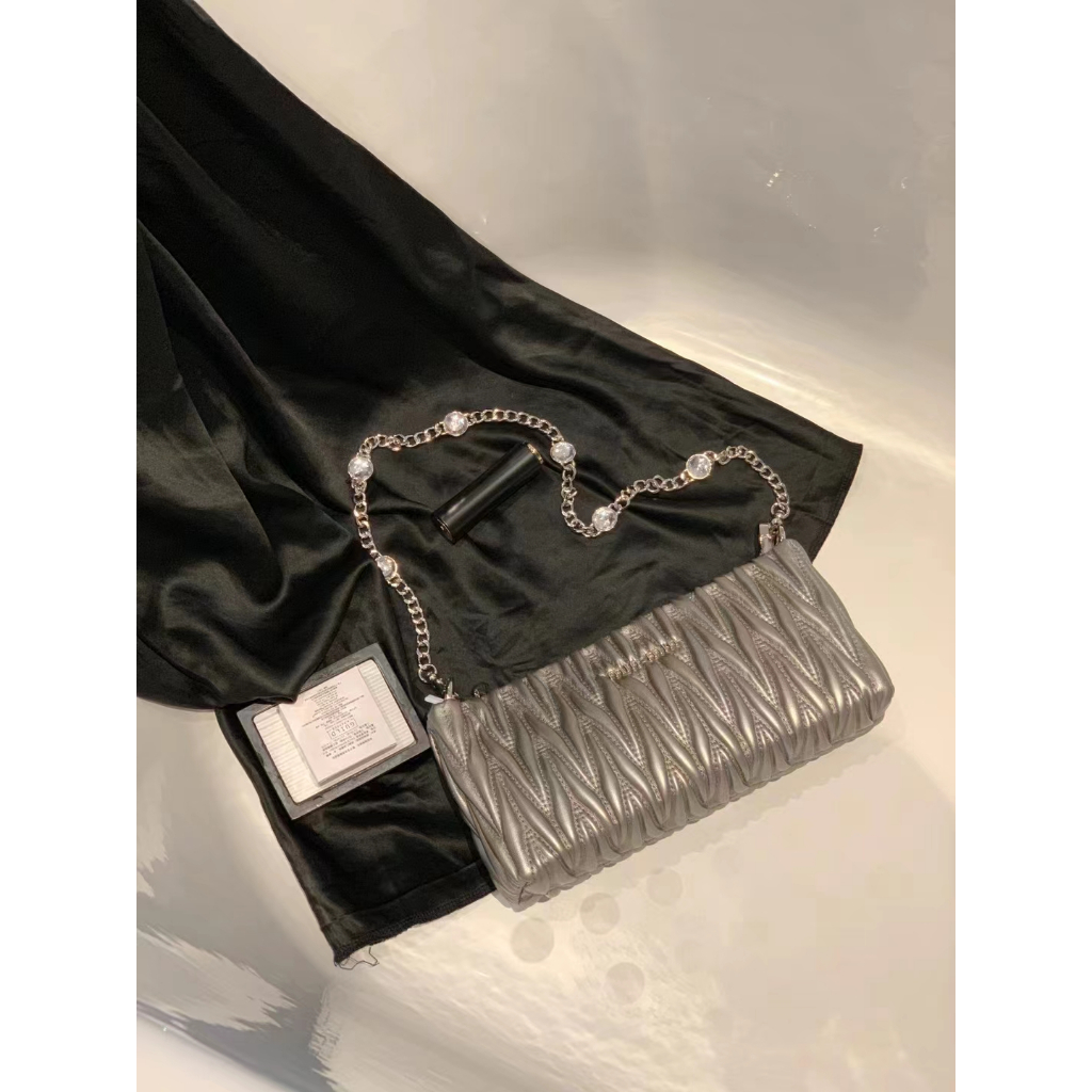 Túi Xách Đeo Vai Bằng Da Bò Mềm Mại Xếp Ly Đính Hạt Kim Cương Thời Trang Dành Cho Nữ sh777777-8518