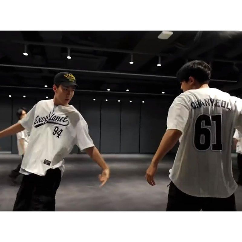 Áo Thun cotton Tay Ngắn Cổ Tròn In Hình kpop exo Màu Đen Thời Trang harajuku Cho Học Sinh