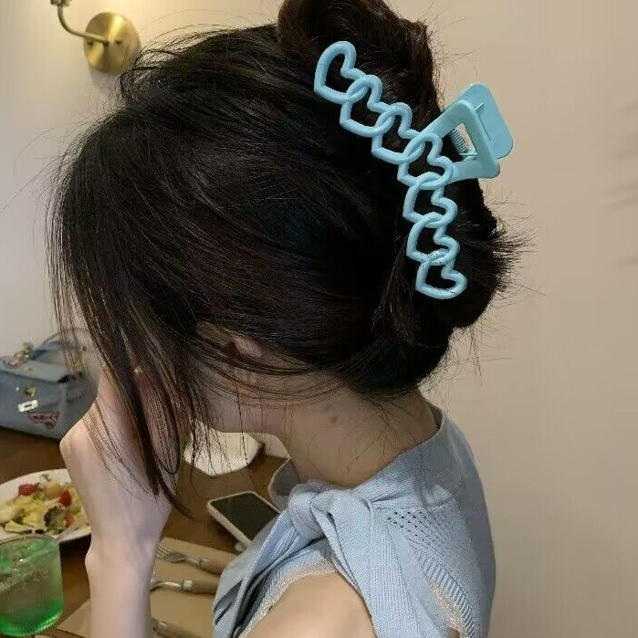 Kẹp hình cá mập tình yêu màu acrylic cỡ lớn 13cm dành cho nữ