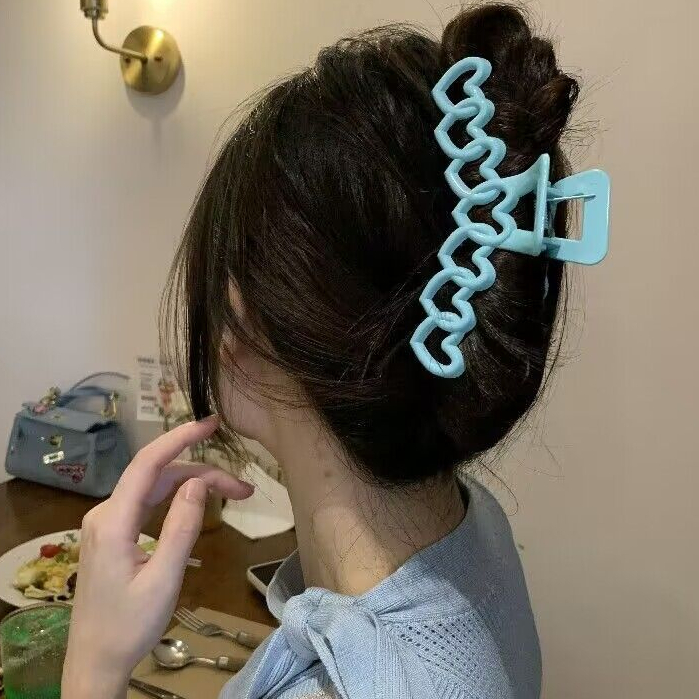 Kẹp hình cá mập tình yêu màu acrylic cỡ lớn 13cm dành cho nữ