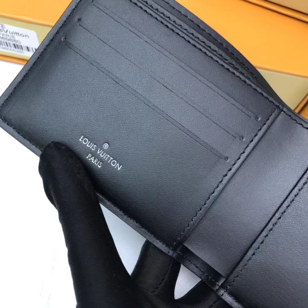 Sẵn sàng giao hàng Mới Louis Vuitton Full Leather Lacquee Textured Ngắn Clip, LV Men's Purse M69829 Với Hộp