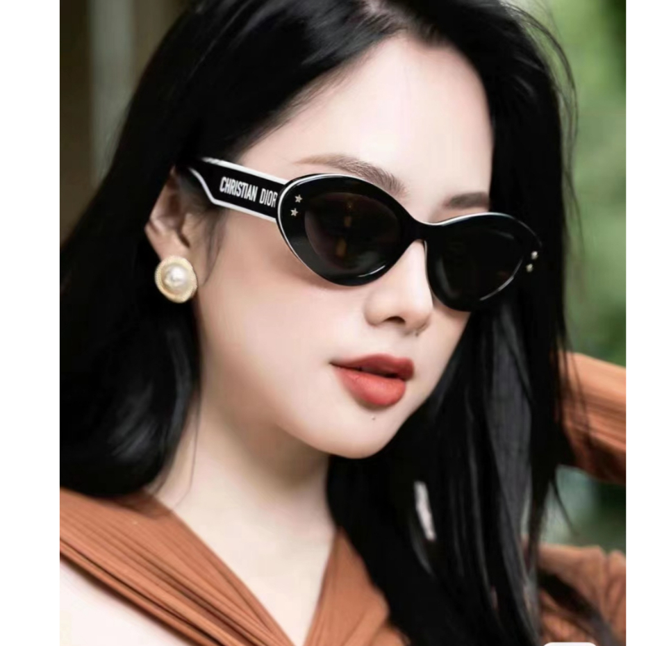 Kính Râm Loạt Núm Vú Mới Năm 2022