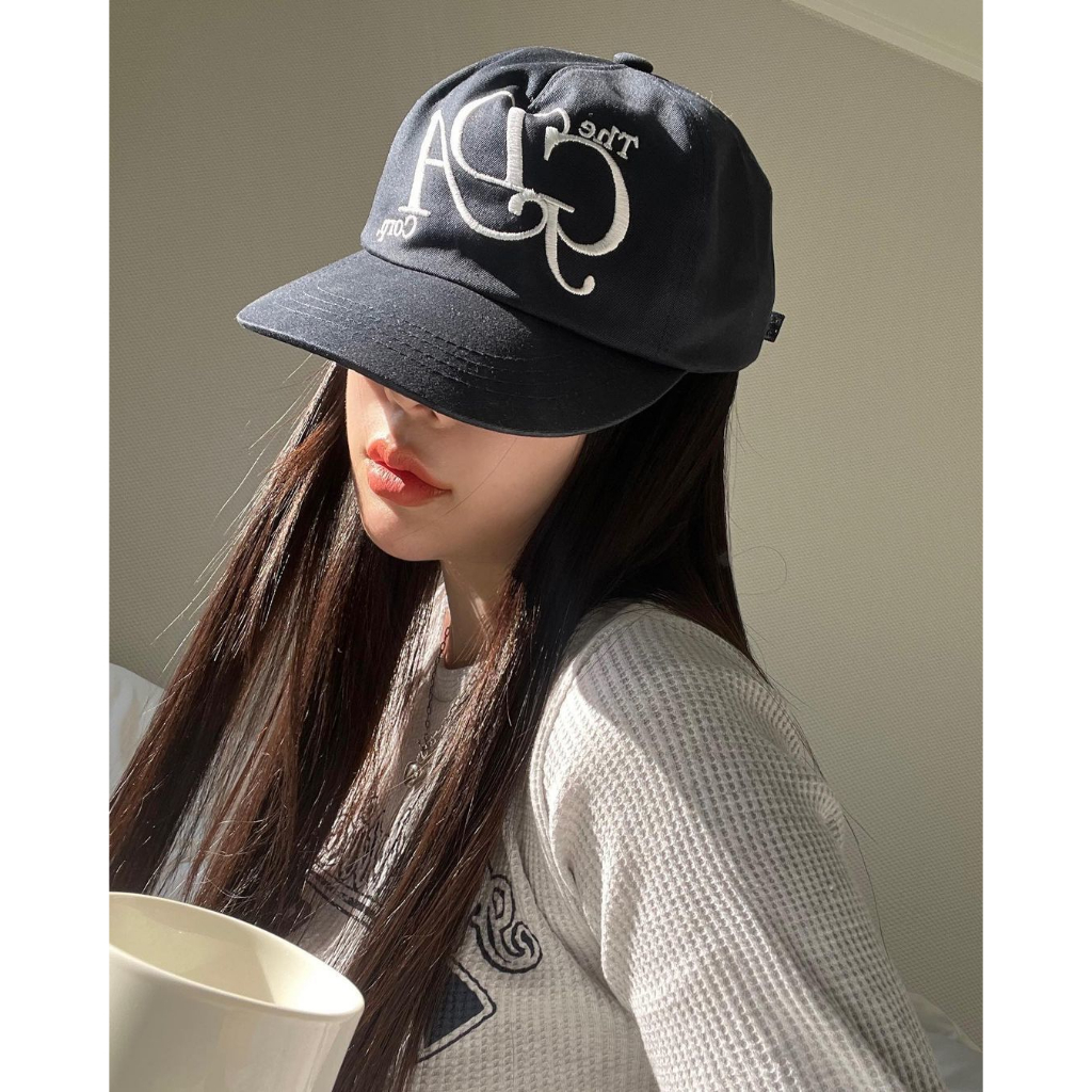 Niche nhà thiết kế phong cách thêu chữ cái mũ phẳng vành phụ nữ trông nhỏ high-end navy blue couple mũ bóng chày