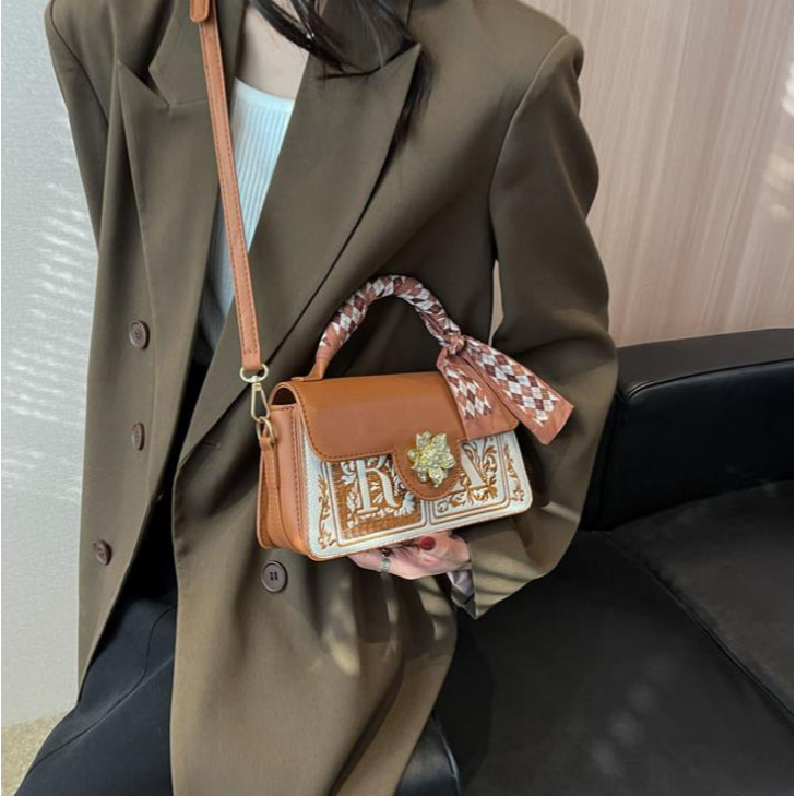 Túi Xách Đeo Vai Hình Vuông Nhỏ Thêu Họa Tiết Phong Cách Thời Trang Mới 2023 Cho Nữ