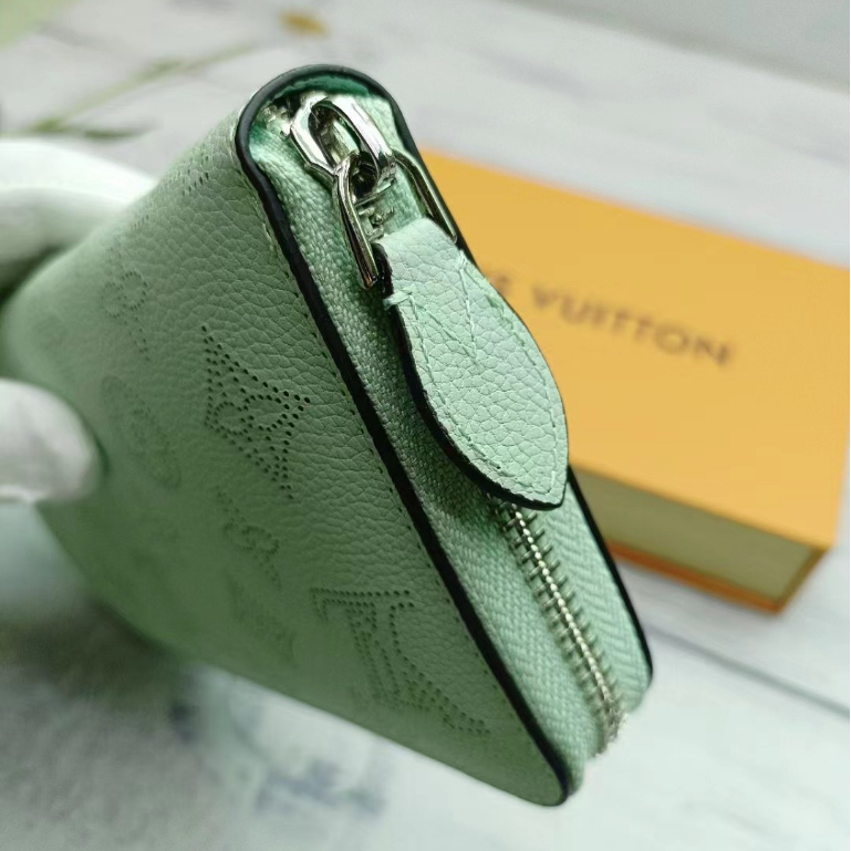Ví Da Thật Mềm Đục Lỗ Có Khóa Kéo In Họa Tiết lv louis vuitton Chính Hãng m61867