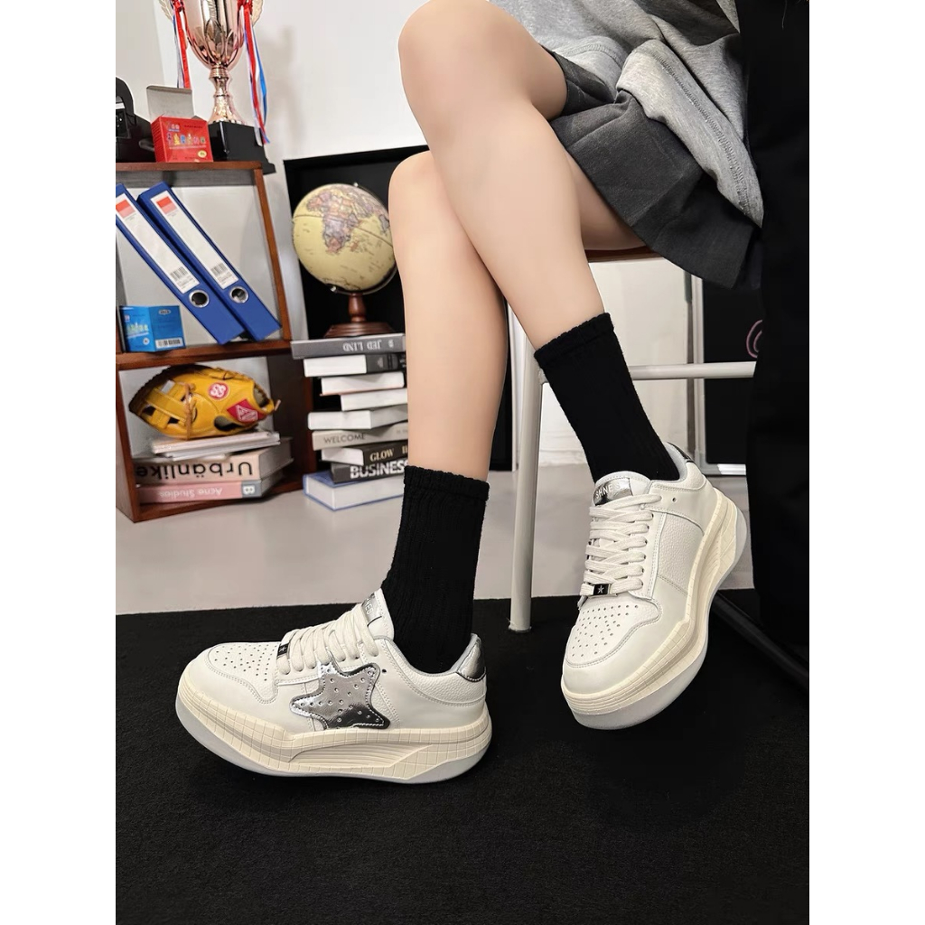 Giày Sneaker Đế  Siêu Nhẹ Phong Cách Thời Trang  Đáng Yêu Đế Bằng Phối Dây Bản To Giày Thể Thao Kiểu Nữ Mới 2023