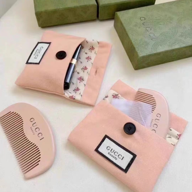 Lược Chải Tóc mini Bằng Gỗ Đào Màu Hồng Dễ Thương Dùng Làm Quà Tặng Gia Đình