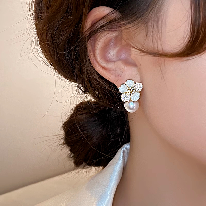 Hoa Tai Dáng Dài Hình Hoa Trà Đính Ngọc Trai Thanh Lịch Cho Nữ