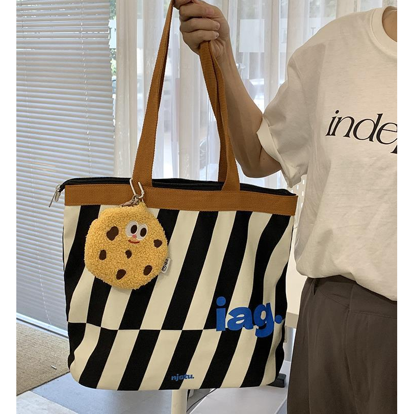 Túi bàn cờ có dây kéo  Túi Tote đáy cứng  Túi đeo chéo một bên vai  Túi Tote  Túi xách một bên vai  Túi nữ dung tích lớn  Túi vải một vai  Túi tote vải  Túi vải di động  Túi tote một vai