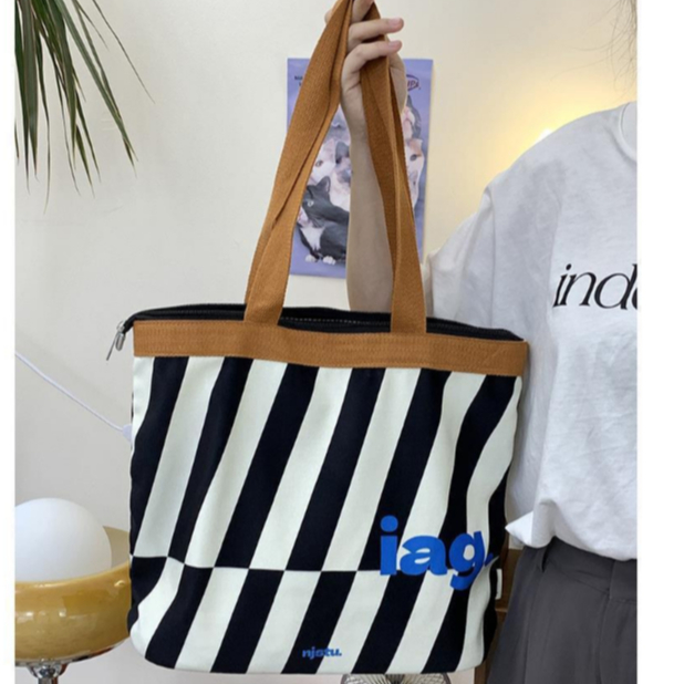 Túi bàn cờ có dây kéo  Túi Tote đáy cứng  Túi đeo chéo một bên vai  Túi Tote  Túi xách một bên vai  Túi nữ dung tích lớn  Túi vải một vai  Túi tote vải  Túi vải di động  Túi tote một vai