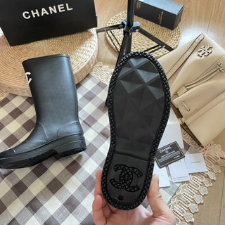 Giày Bốt Da Lộn Cổ Cao Màu Trắng Và Đen