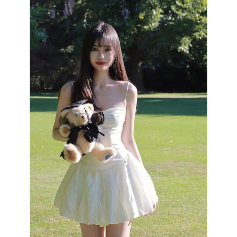 2023 Đầm Hai Dây Màu Trắng Phong Cách desire Tinh Khiết✨✨Đầm Công Chúa Sát Nách Nhấn Eo Phối Lông Xù Đáng Yêu Cho Bé Gái