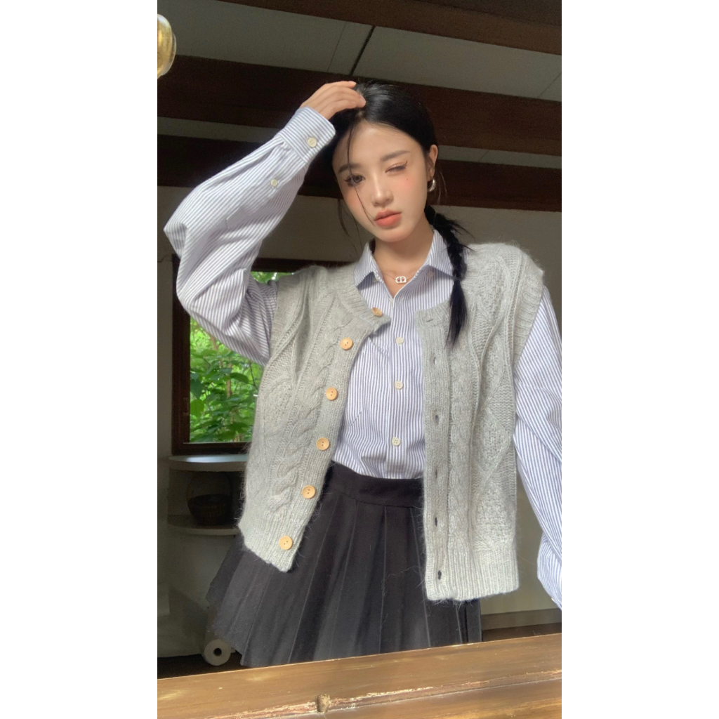 🍓Design sense loose stripe shirt sweater Fried Dough Twists vest cardigan