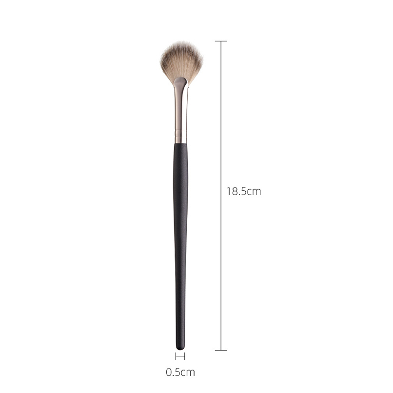 Cọ Đánh Phấn Má Hồng Bắt Sáng gm04