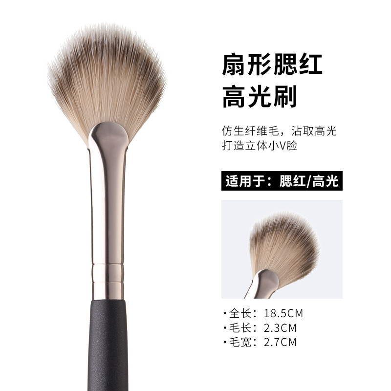 Cọ Đánh Phấn Má Hồng Bắt Sáng gm04