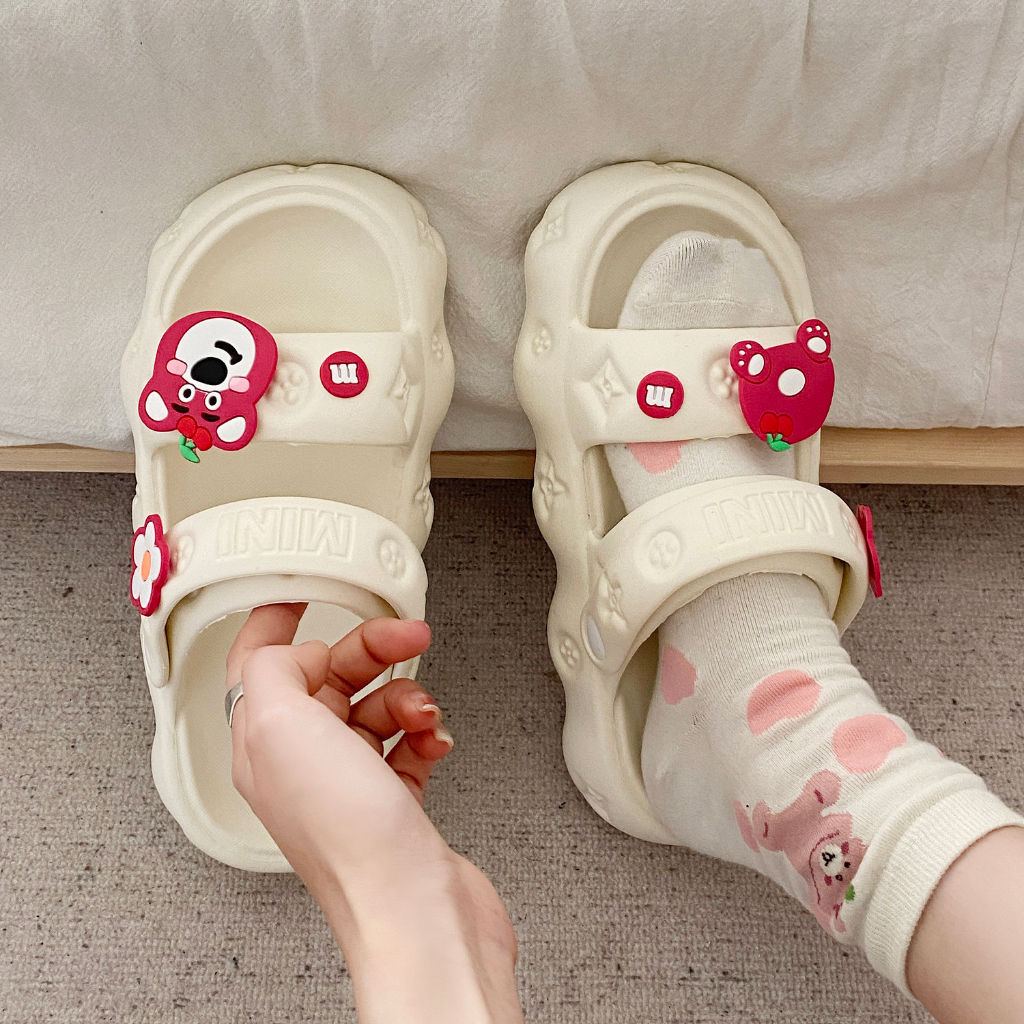 Xăng đan Hai Cách Mang Đế Mềm Nâng Chiều Cao Thoải Mái Họa Tiết Dâu Tây Hoạt Hình Phong Cách Hàn Quốc Thời Trang Cho Nữ bea