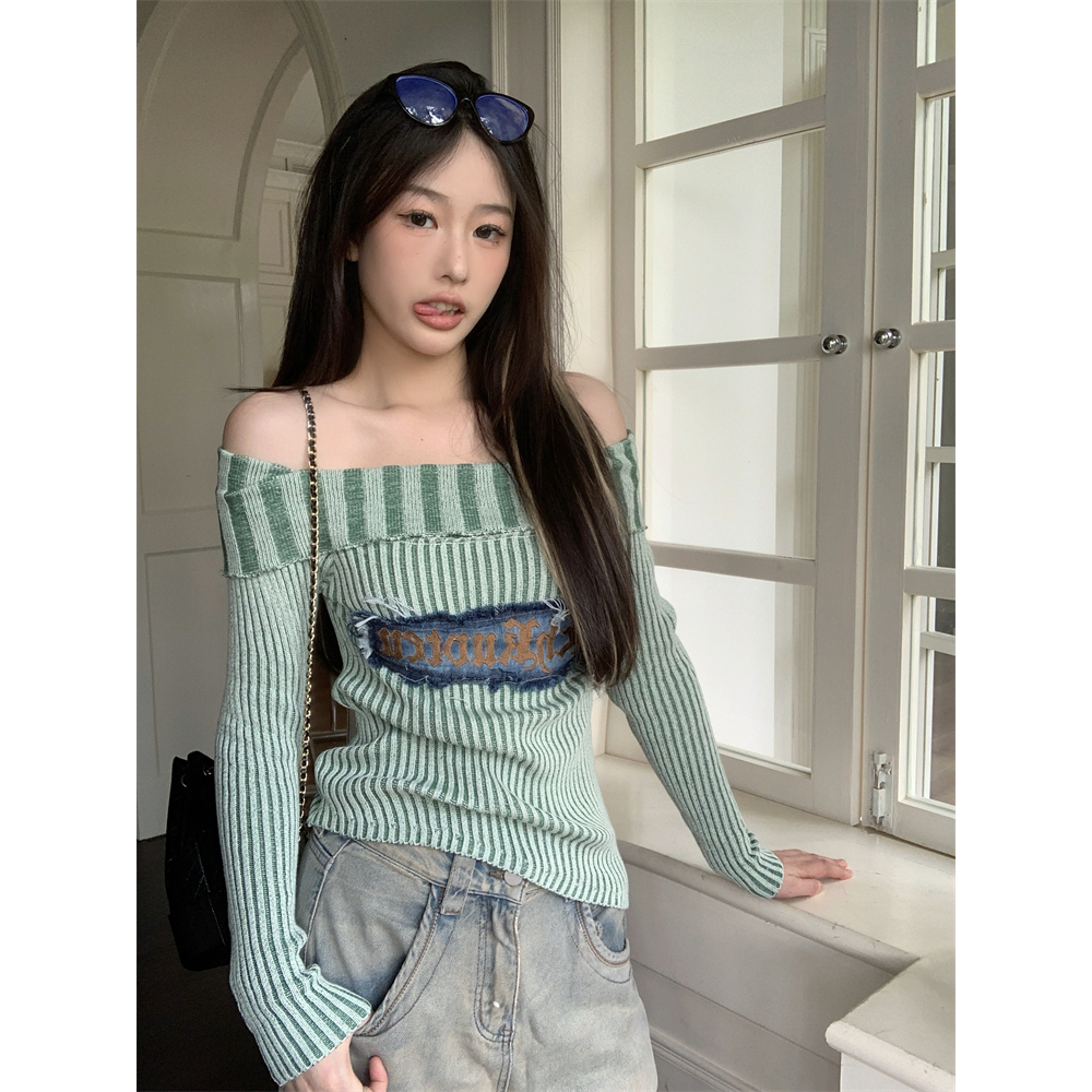 Áo Dệt Kim Tay Dài Hở Vai Dáng Ôm Thêu Chữ Phong Cách Hàn Quốc Thời Trang Cho Nữ