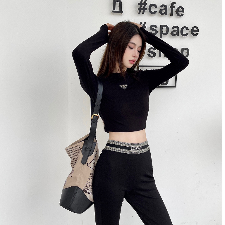 Áo Thun cotton Tay Dài Kiểu Dáng Trẻ Trung Năng Động Cho Nữ