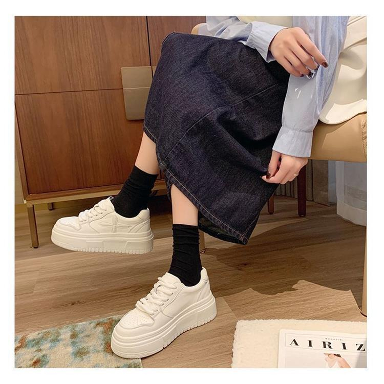 Giày Thể Thao Nữ Màu Trắng Đế Dày Phong Cách Mới