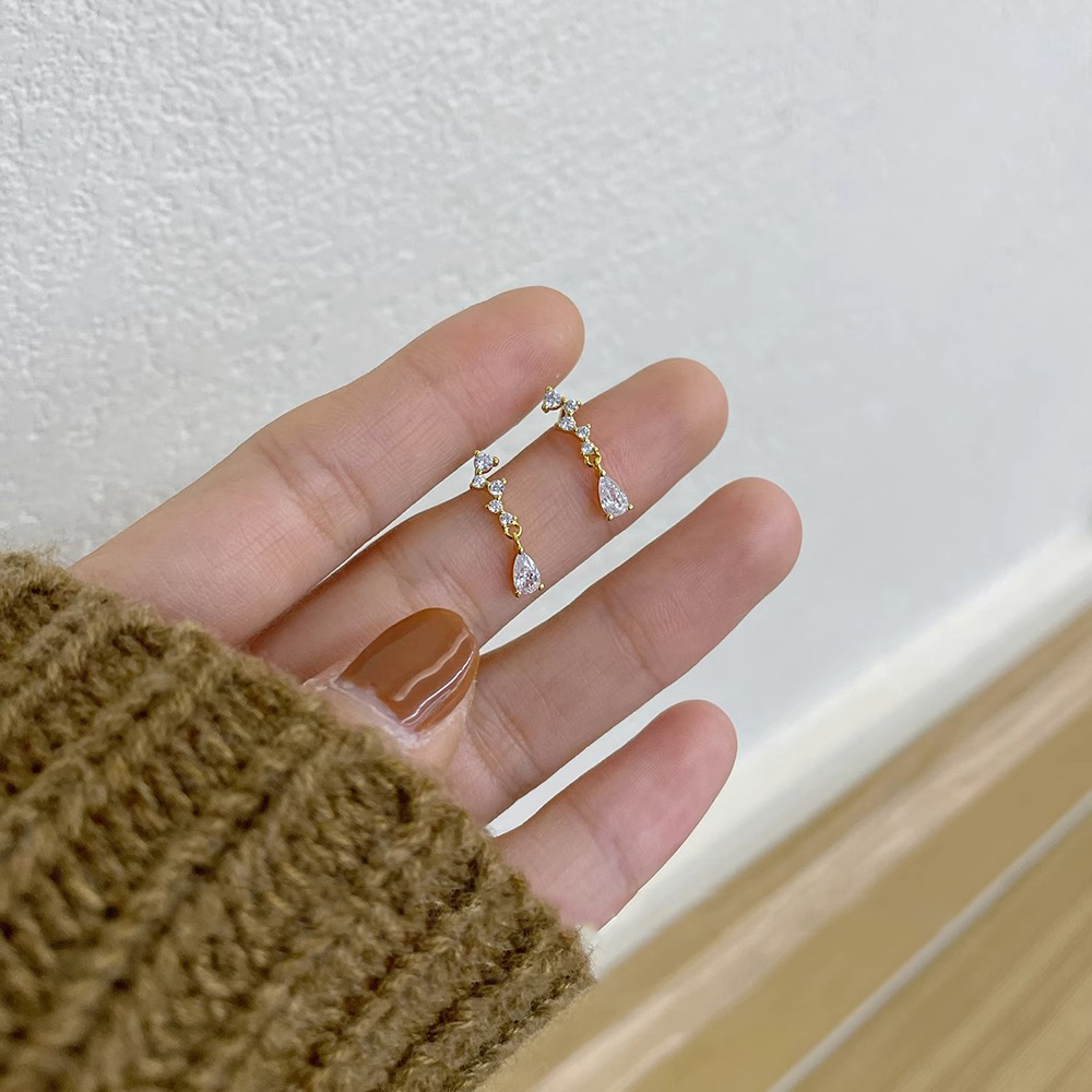 Khuyên Tai Tua Rua Dáng Dài Đính Kim Cương Giả Màu Bạc Thời Trang Hàn Quốc Cho Nữ