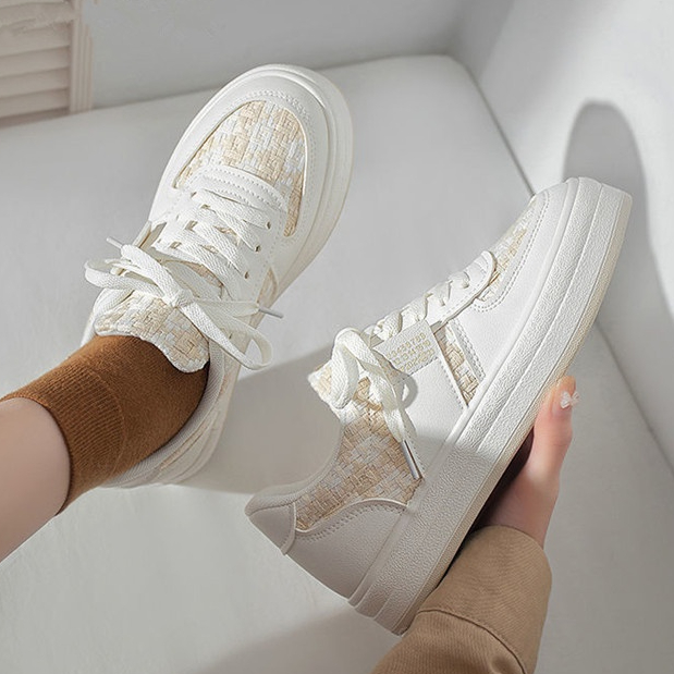 Giày Thể Thao Nữ mới Đi Học sneaker Đế Thấp Giá Rẻ Màu Trắng Đế Dày Thoải Mái Phong Cách Cho TTN030