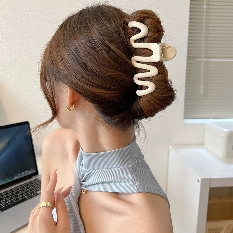 Miumiua🔮Kẹp Tóc Hình Cá Mập Nhiều Màu Thời Trang Mùa Hè Mới 2024