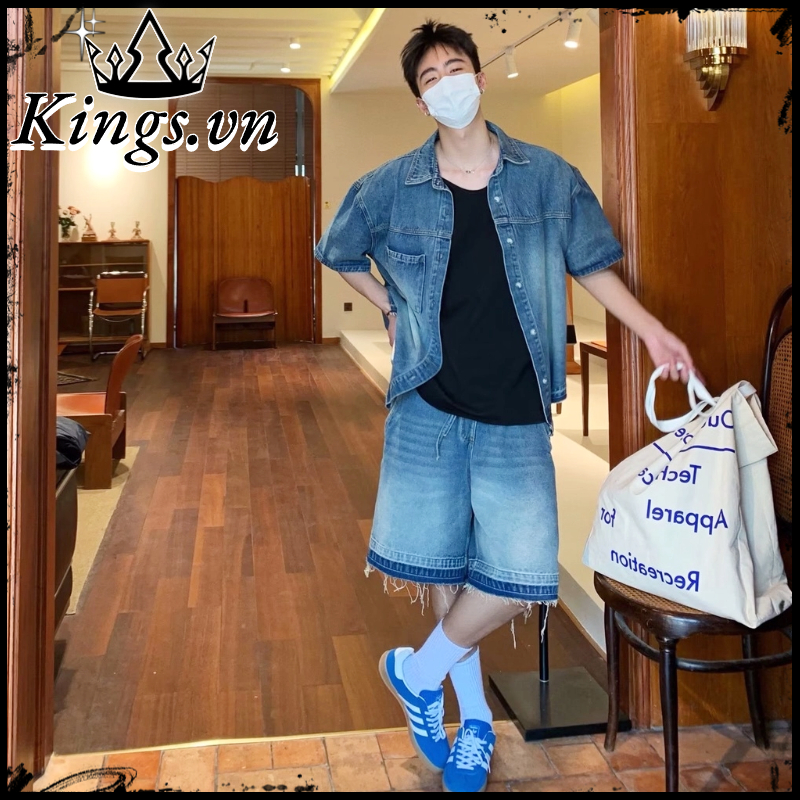 Bộ quần áo đôi nam nữ gồm quần short và áo khoác jeans màu xanh dễ phối đồ phong cách Hàn Quốc