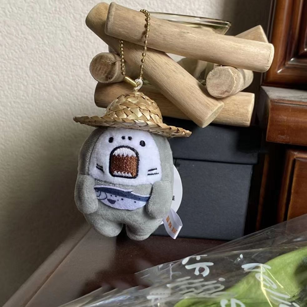 Móc Khóa Hình Cá Mập Đội Nón Rơm Đính Búp Bê Nhồi Bông Đáng Yêu