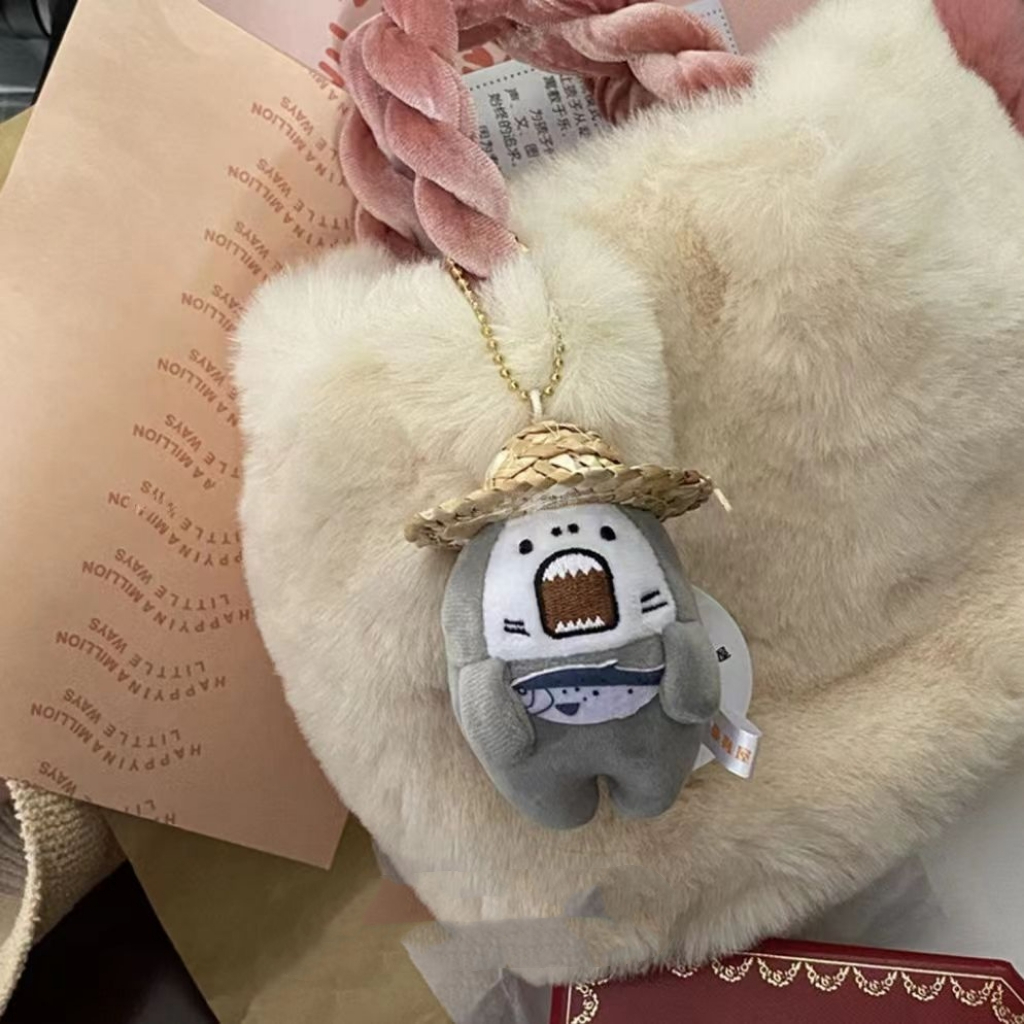 Móc Khóa Hình Cá Mập Đội Nón Rơm Đính Búp Bê Nhồi Bông Đáng Yêu