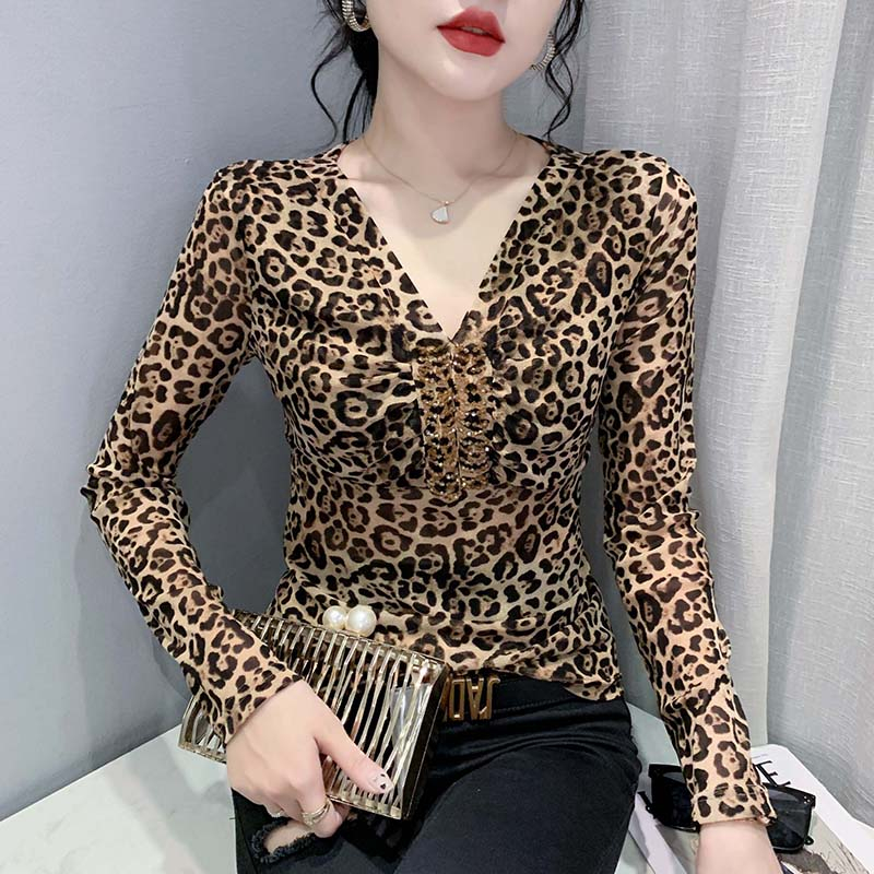 Áo Thun Tay Dài Cổ Chữ v Phối Lưới In Họa Tiết Da Báo Phong Cách Châu Âu Thời Trang Mùa Thu 2023