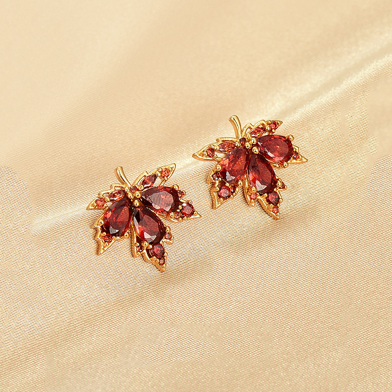 Hoa Tai Dáng Dài Hình Lá Phong Đính Đá zircon Đỏ Phong Cách vintage Pháp