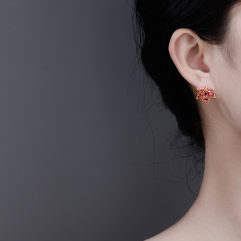 Hoa Tai Dáng Dài Hình Lá Phong Đính Đá zircon Đỏ Phong Cách vintage Pháp