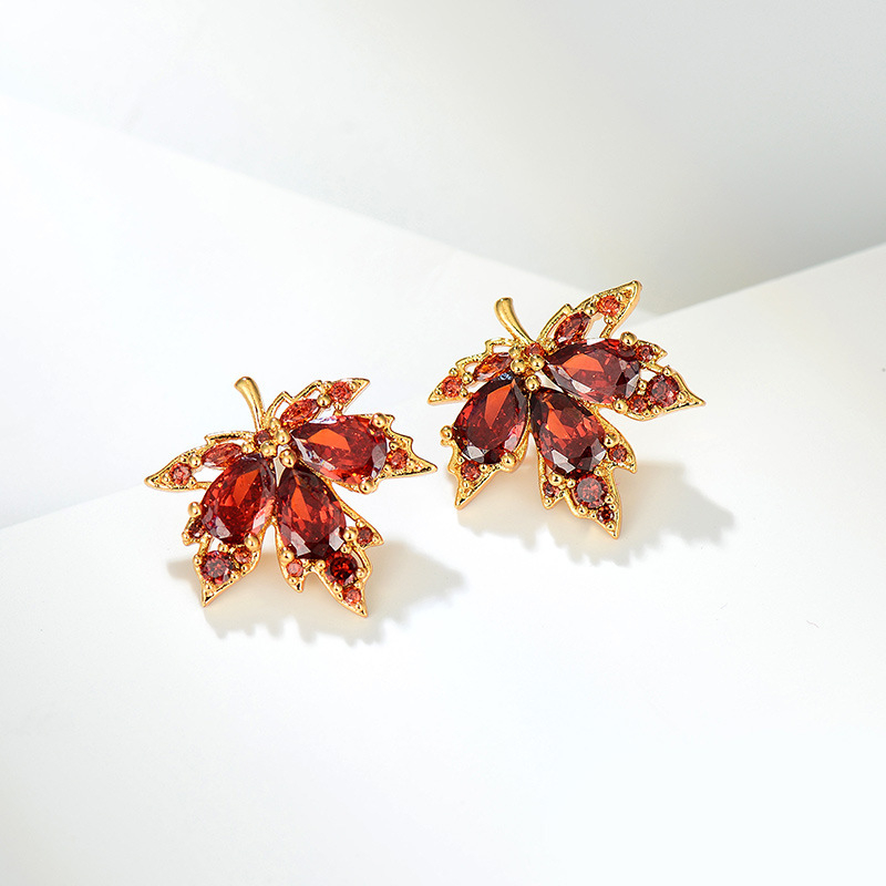 Hoa Tai Dáng Dài Hình Lá Phong Đính Đá zircon Đỏ Phong Cách vintage Pháp