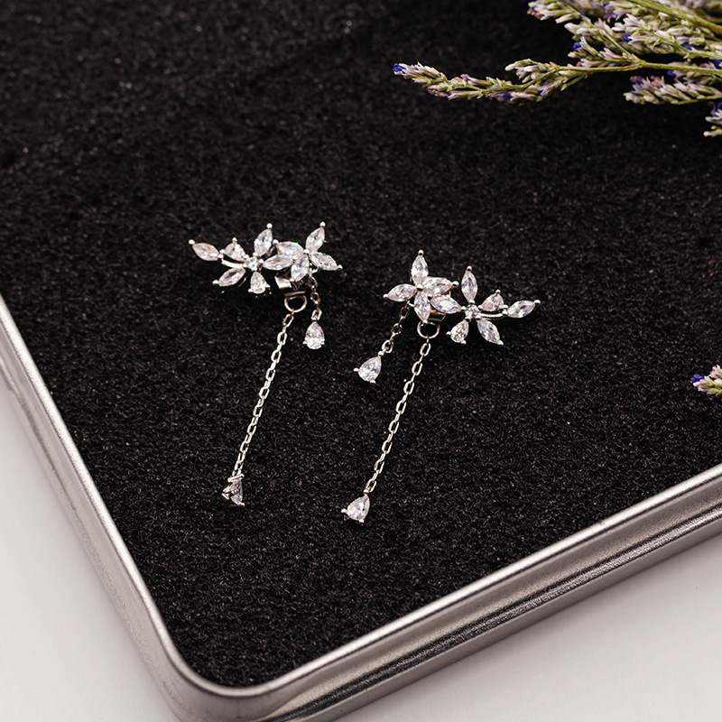 Bông Tai Dáng Dài Hình Đôi Cánh Đính Đá Phối Tua Rua Phong Cách Hàn Quốc Kiểu Mới