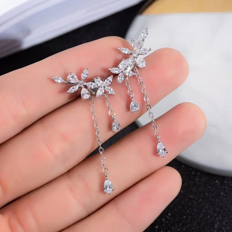 Bông Tai Dáng Dài Hình Đôi Cánh Đính Đá Phối Tua Rua Phong Cách Hàn Quốc Kiểu Mới