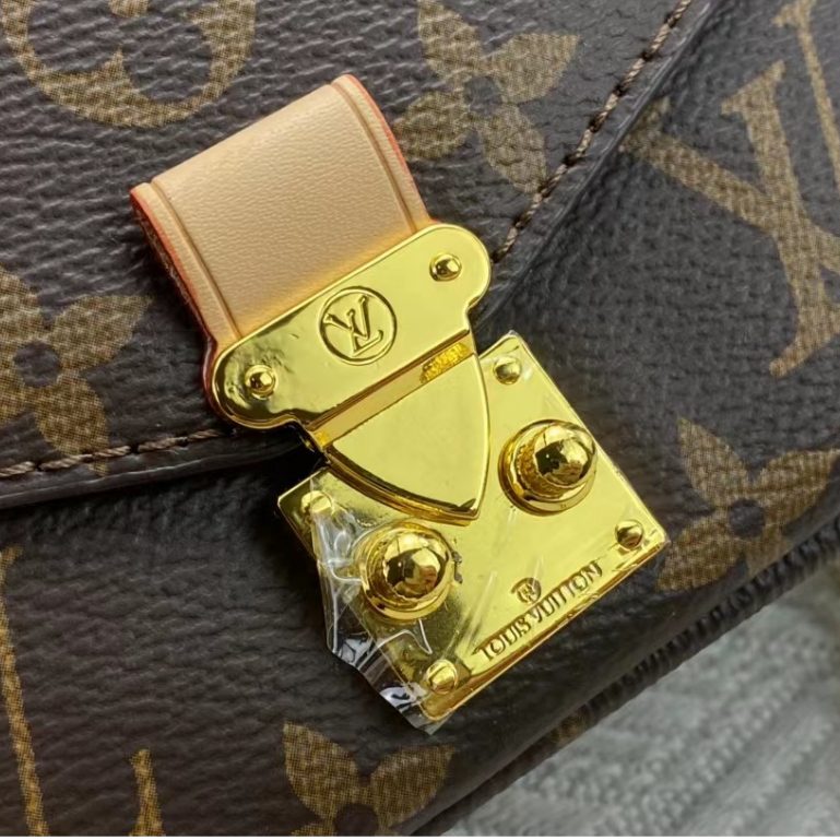 Túi Đeo Chéo louis vuitton lv mini Phối Dây Đeo Sợi Xích Vàng Sang Trọng Thời Trang Cho Nữ m81389