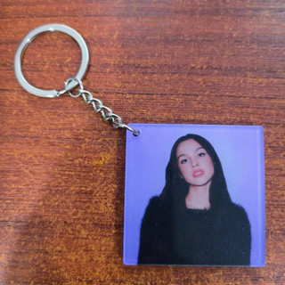 Móc chìa khóa Olivia Rodrigo SOUR GUTS