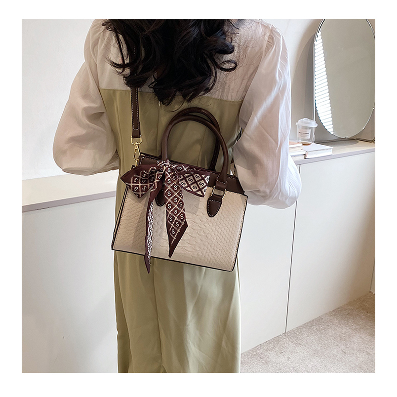 GUUCI túi xách nữ túi đeo chéo kẹp nách đeo vai 2023NEW GDJ2390SHY 37Z230912